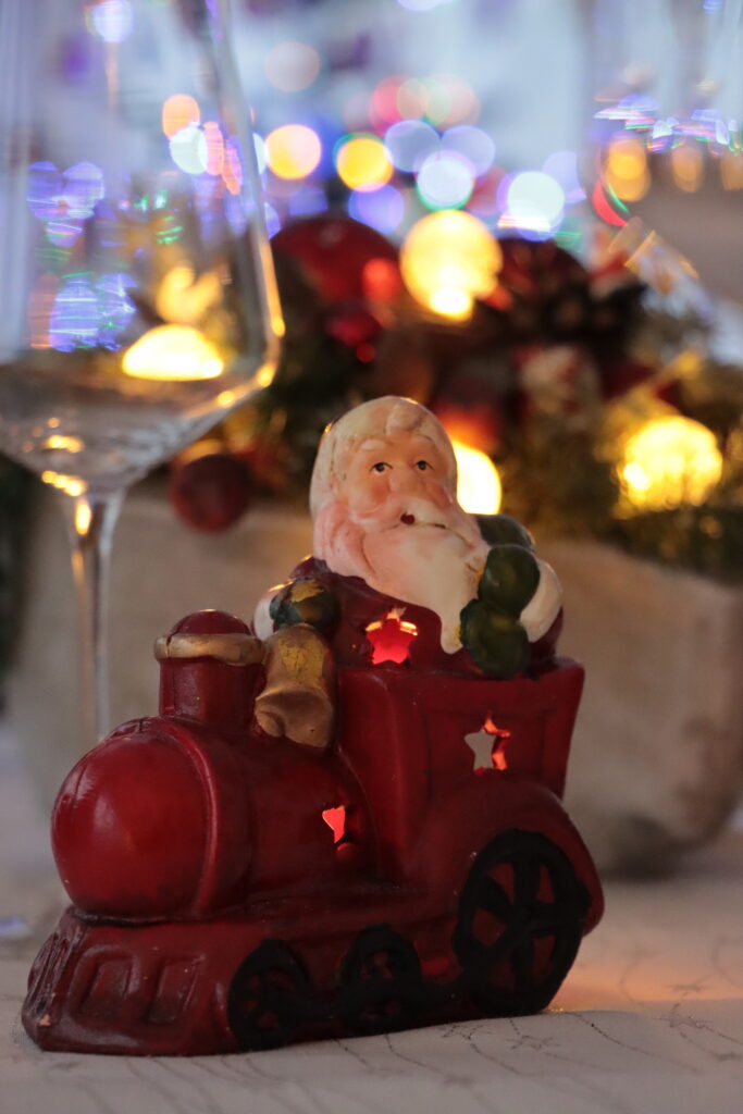 Weihnachtsdekoration am Tisch